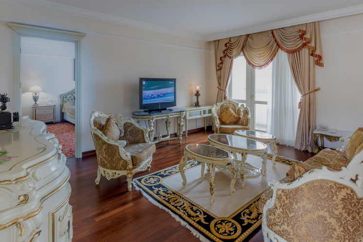 Royal King Suite