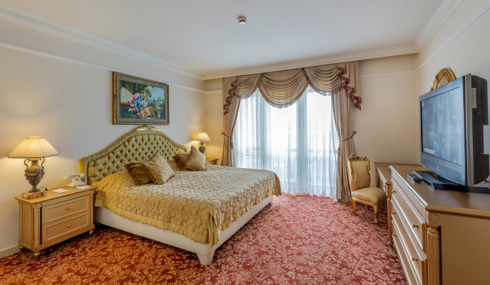 Royal Deluxe